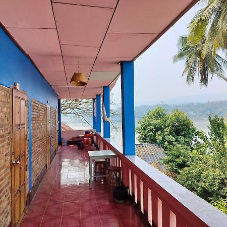 Somewhere Over The River Ban Houayxay Exterior photo